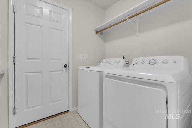 555 W Mulberry Loop, Nampa, ID 83686