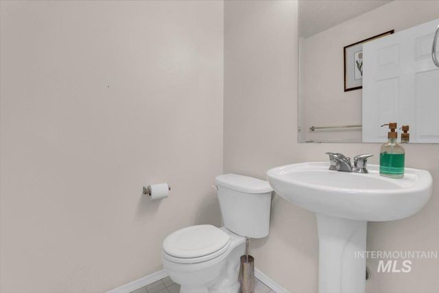555 W Mulberry Loop, Nampa, ID 83686