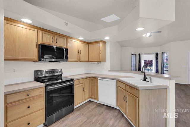 555 W Mulberry Loop, Nampa, ID 83686