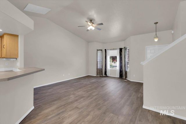555 W Mulberry Loop, Nampa, ID 83686