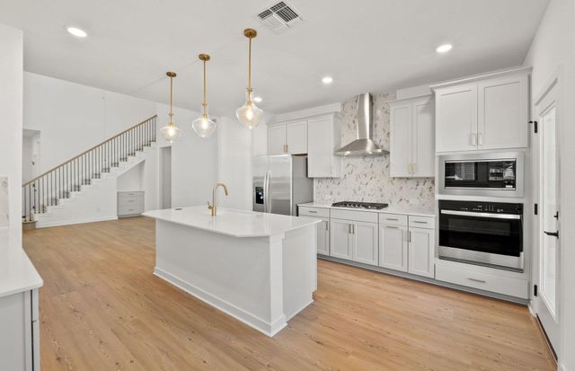 101 Ventura DR, Liberty Hill, TX 78642