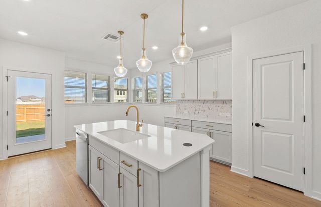 101 Ventura DR, Liberty Hill, TX 78642