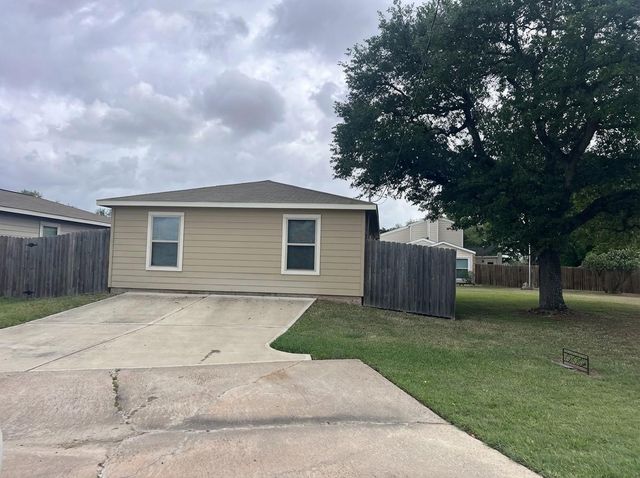 2847 Golf Crest Drive, Wharton, TX 77488