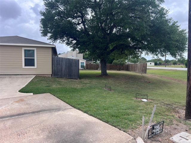 2847 Golf Crest Drive, Wharton, TX 77488