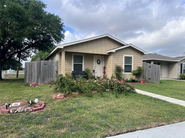 2847 Golf Crest Drive, Wharton, TX 77488