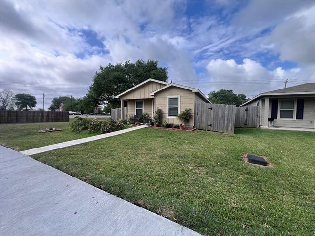 2847 Golf Crest Drive, Wharton, TX 77488
