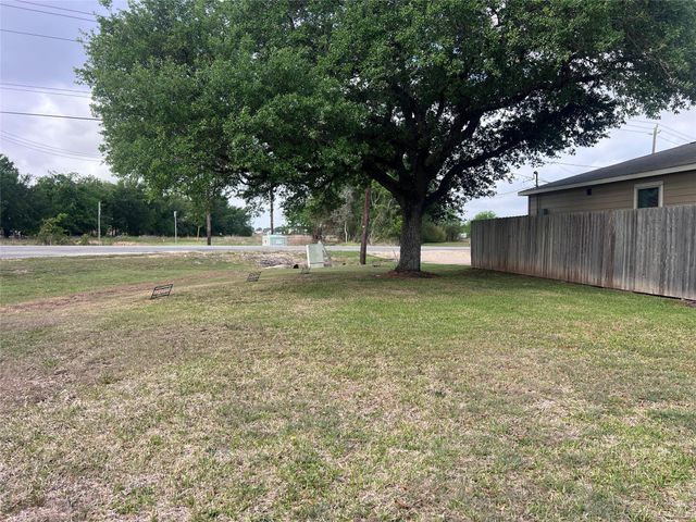 2847 Golf Crest Drive, Wharton, TX 77488