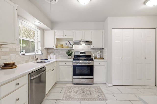 2114 Brookshire Street, Arlington, TX 76010
