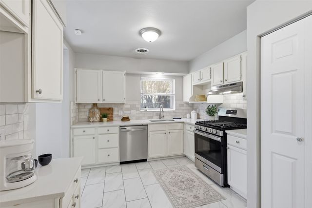 2114 Brookshire Street, Arlington, TX 76010