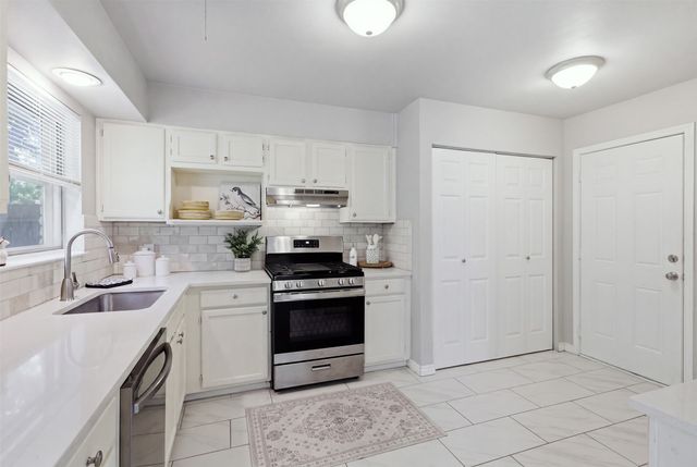 2114 Brookshire Street, Arlington, TX 76010