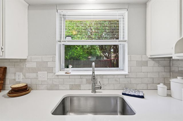 2114 Brookshire Street, Arlington, TX 76010