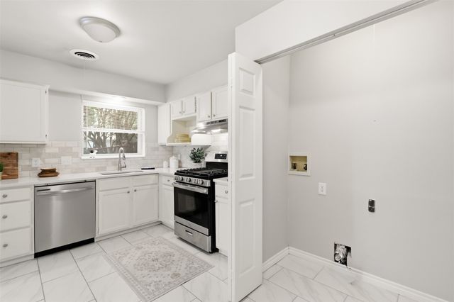 2114 Brookshire Street, Arlington, TX 76010