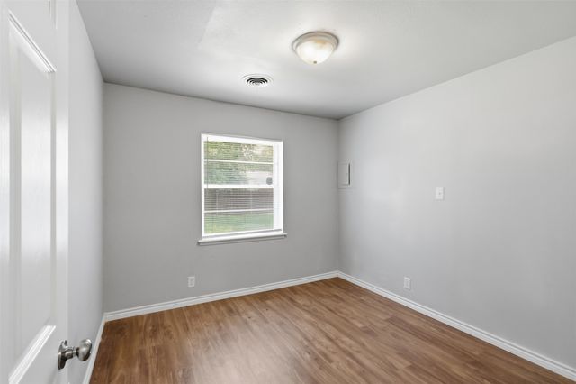 2114 Brookshire Street, Arlington, TX 76010