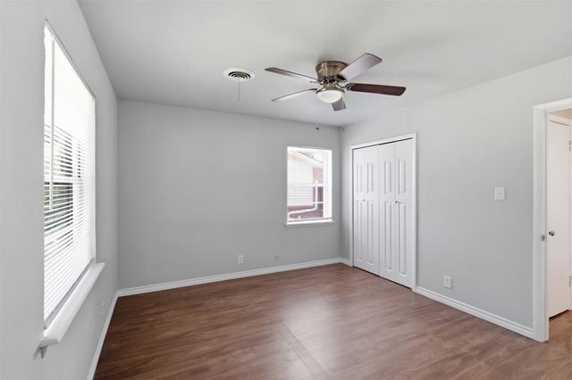 2114 Brookshire Street, Arlington, TX 76010