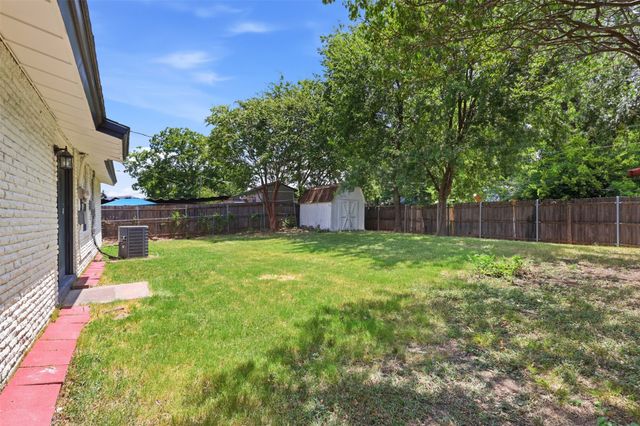 2114 Brookshire Street, Arlington, TX 76010