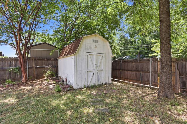 2114 Brookshire Street, Arlington, TX 76010