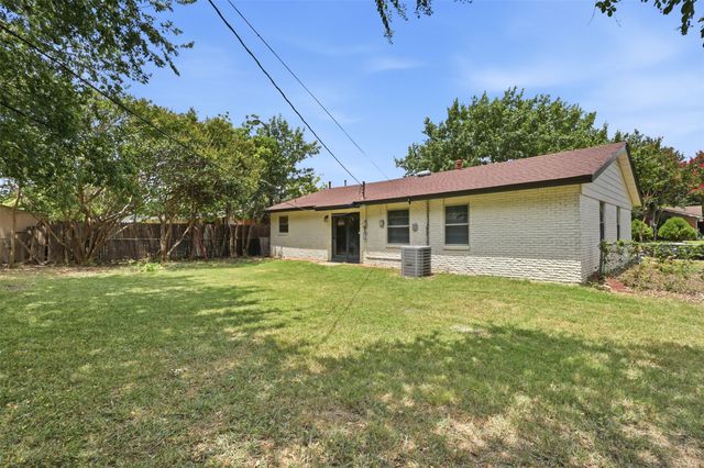 2114 Brookshire Street, Arlington, TX 76010