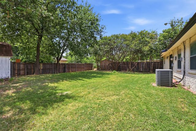 2114 Brookshire Street, Arlington, TX 76010