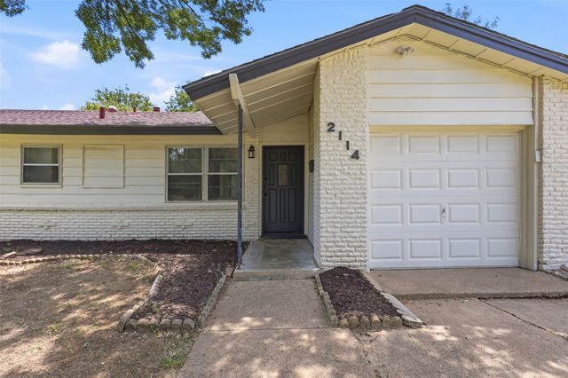 2114 Brookshire Street, Arlington, TX 76010