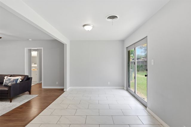 2114 Brookshire Street, Arlington, TX 76010