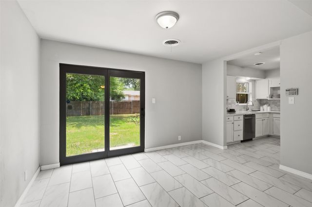 2114 Brookshire Street, Arlington, TX 76010