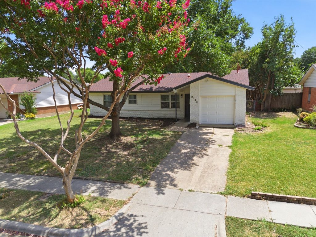 2114 Brookshire Street, Arlington, TX 76010