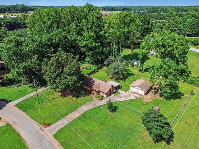 8865 North View Drive, Lithia Springs, GA 30122