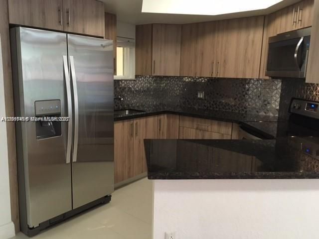 8205 Lake Dr 204, Doral, FL 33166