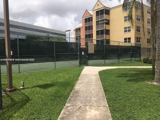 8205 Lake Dr 204, Doral, FL 33166