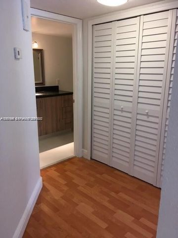 8205 Lake Dr 204, Doral, FL 33166