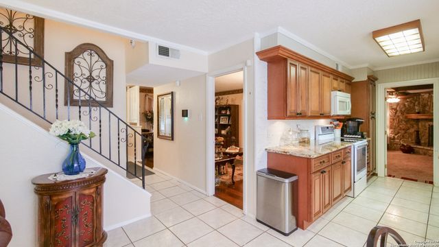 10202 N BULL RUN ST, San Antonio, TX 78230