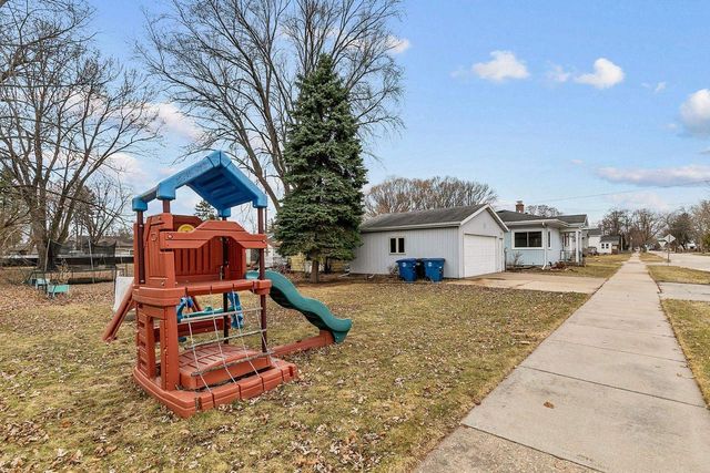 1044 GRAND STREET, Oshkosh, WI 54901