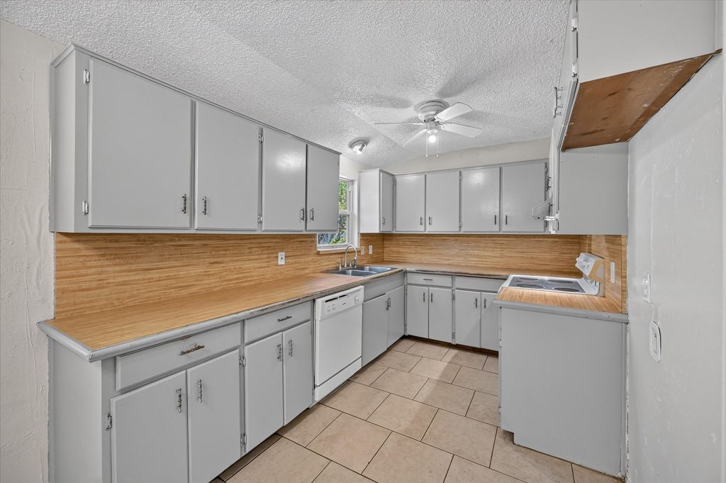 209 Water Lane, Crowley, TX 76036 — photo 4