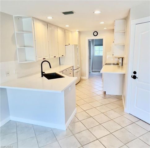 5669 Cove CIR, Naples, FL 34119