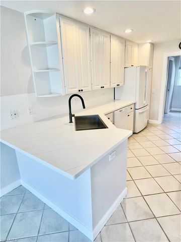 5669 Cove CIR, Naples, FL 34119