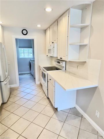 5669 Cove CIR, Naples, FL 34119