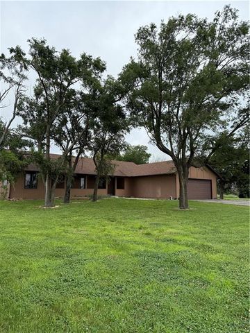 1011 N Arrowhead Drive, Burlington, KS 66839