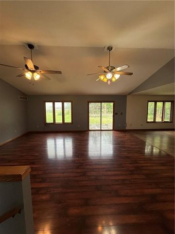 1011 N Arrowhead Drive, Burlington, KS 66839