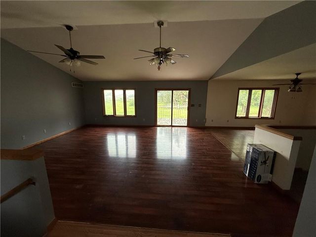 1011 N Arrowhead Drive, Burlington, KS 66839