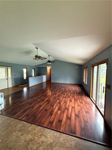 1011 N Arrowhead Drive, Burlington, KS 66839