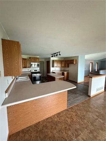 1011 N Arrowhead Drive, Burlington, KS 66839