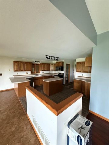 1011 N Arrowhead Drive, Burlington, KS 66839