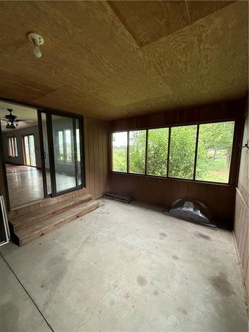 1011 N Arrowhead Drive, Burlington, KS 66839