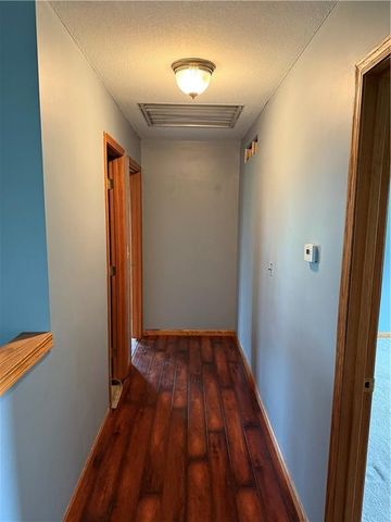1011 N Arrowhead Drive, Burlington, KS 66839