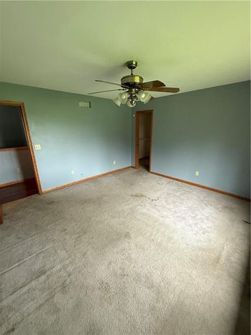 1011 N Arrowhead Drive, Burlington, KS 66839