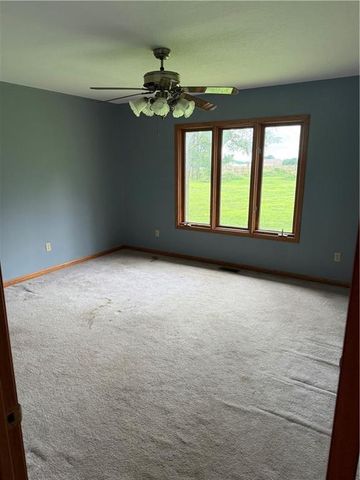 1011 N Arrowhead Drive, Burlington, KS 66839