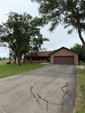1011 N Arrowhead Drive, Burlington, KS 66839