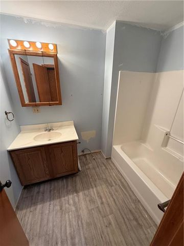 1011 N Arrowhead Drive, Burlington, KS 66839