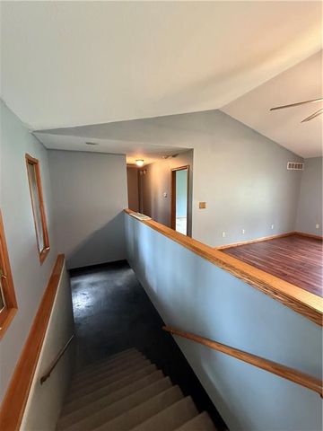 1011 N Arrowhead Drive, Burlington, KS 66839