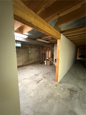 1011 N Arrowhead Drive, Burlington, KS 66839